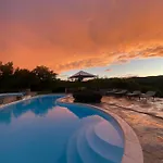 Stunning With Pool, Jacuzzi&wonderful View *